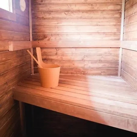 Palukuela Tiny House Kuuse شاليه *